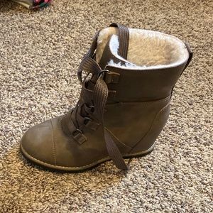 Universal Threads Cognac Katherine Platform Fur Boots | 7